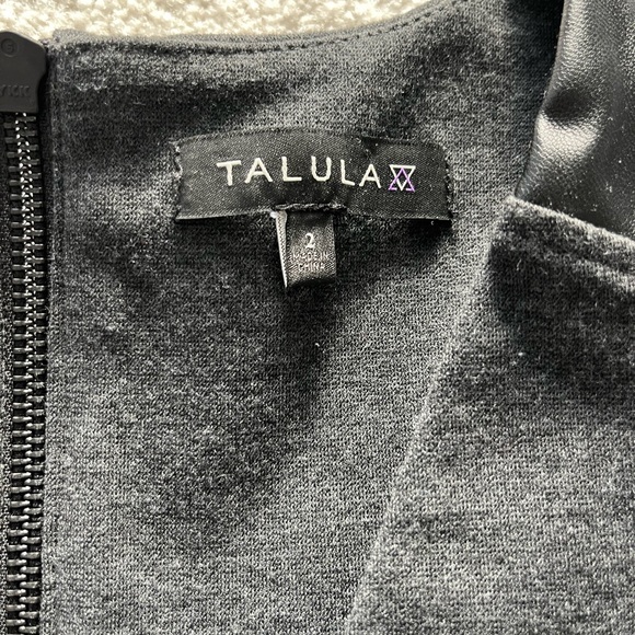 ARITZIA grey Talula Shift with leather inserts at shoulder and waist. Size 2 - Picture 2 of 6